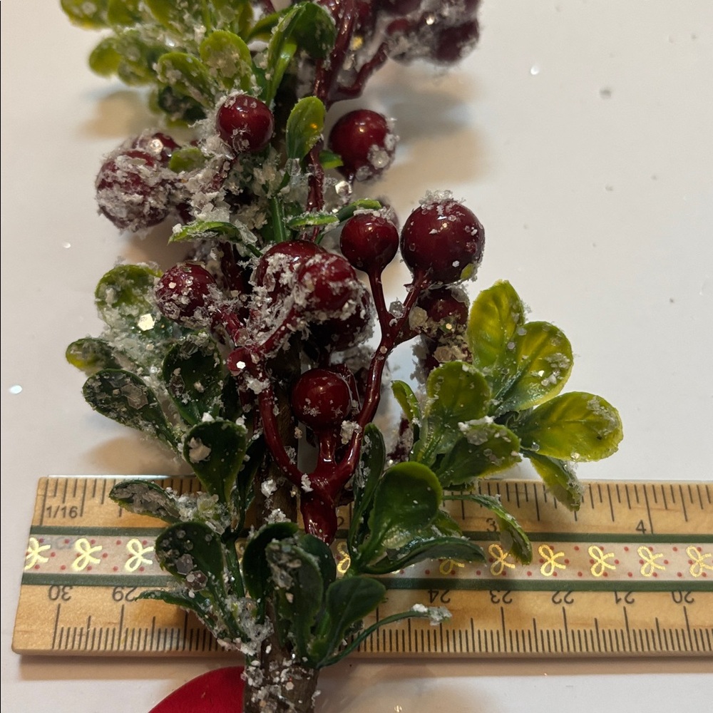 Snow Frosted Red Berry Stems Glitter Red Berries Eucalyptus Picks Set of 12 NWT - Picture 9 of 16